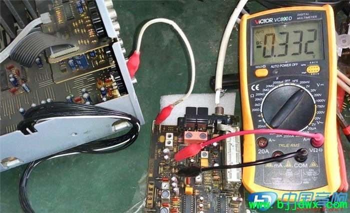 雅马哈RX-V320 AV功放