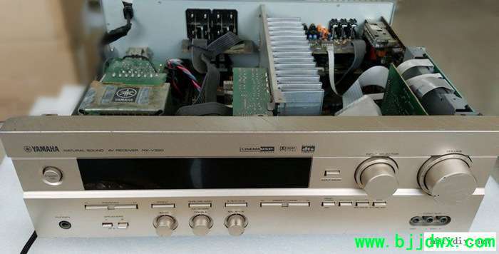 雅马哈RX-V320 AV功放