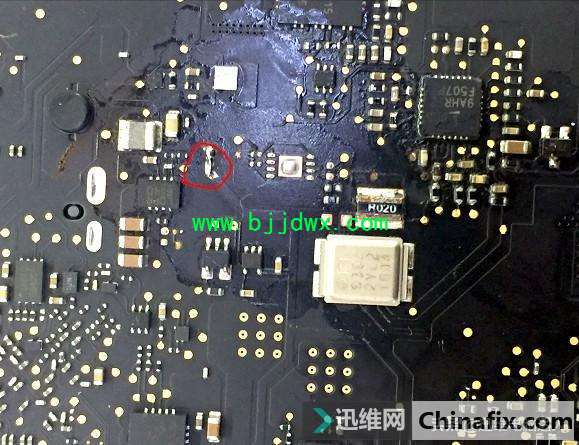 苹果A1502笔记本进水不开机，腐蚀严重处理器险报废，看师傅如何拯救